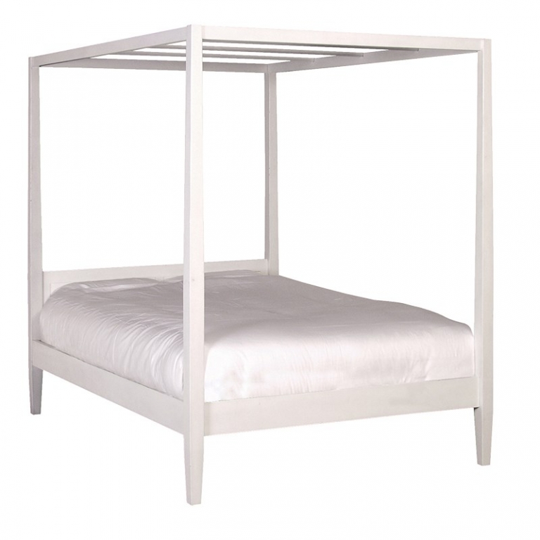 Белая кровать со стойками для балдахина, изображение 1