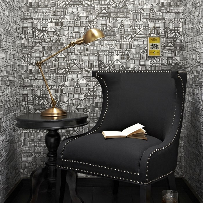 Кресло черное с декоративной отделкой, изображение 2