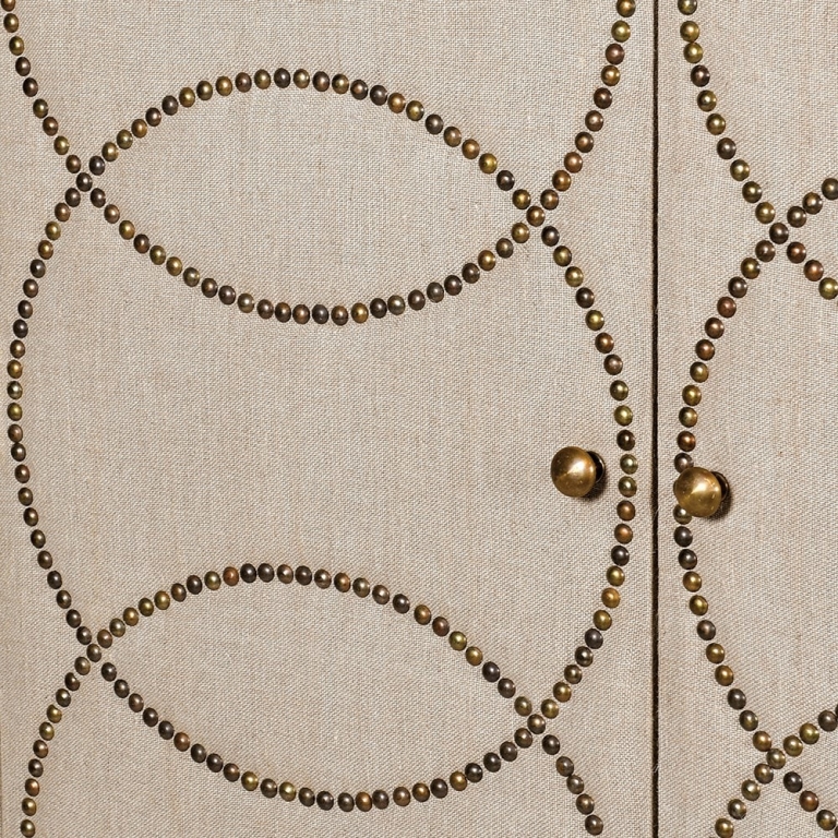 Кремовый шкаф украшенный гвоздиками Rala, изображение 3